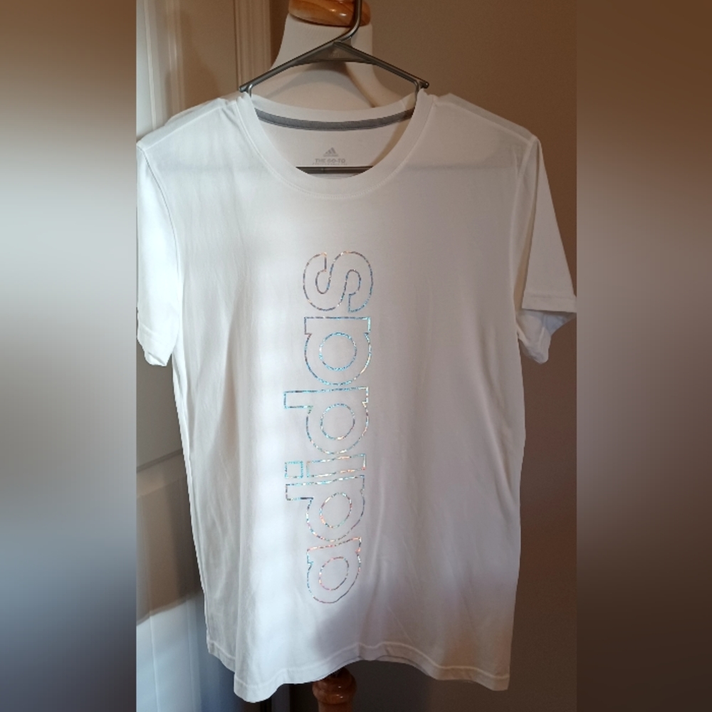 Ladies Adidas the go to Performance Tee Sz Med White Adidas in metallic #E08